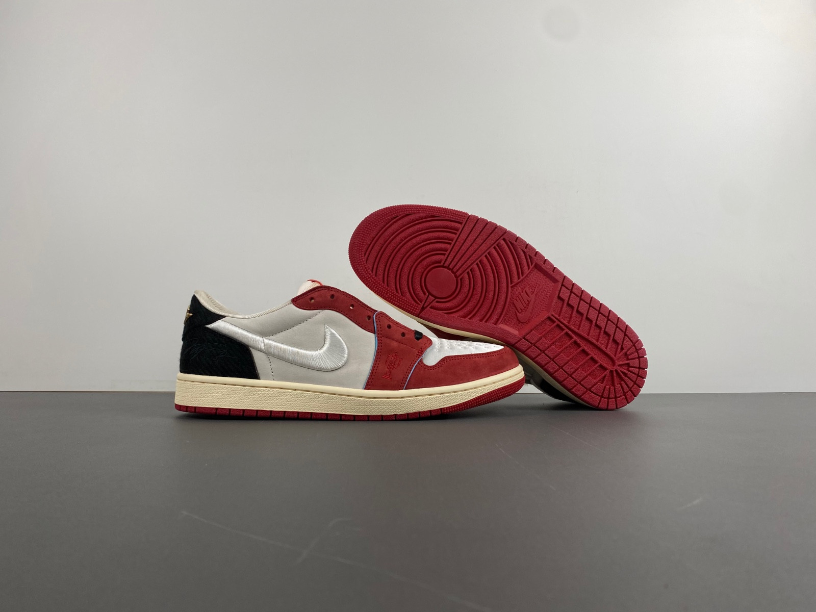 trophy room x air jordan 1 low og home hv6157-100