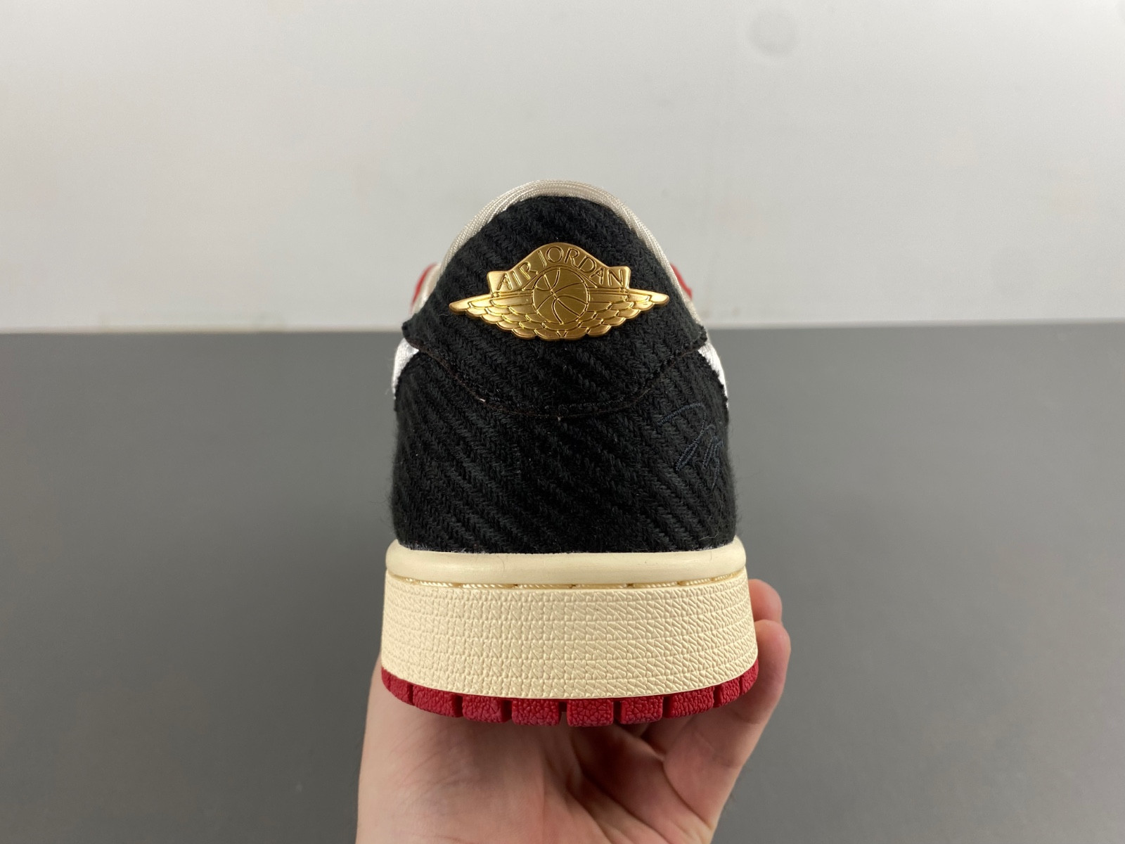 trophy room x air jordan 1 low og home hv6157-100