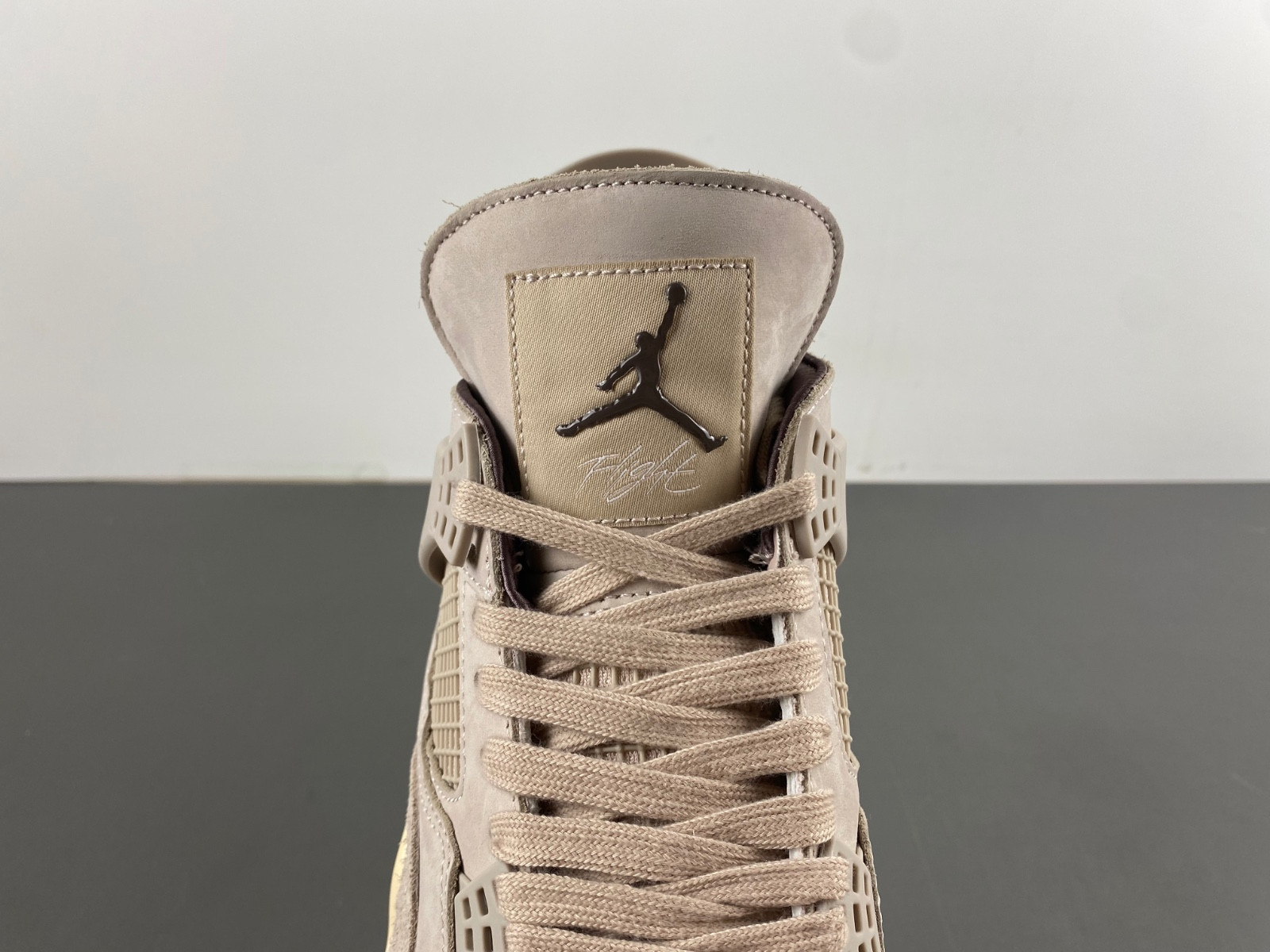 a ma maniére air jordan 4 fossil stone fz4810-200