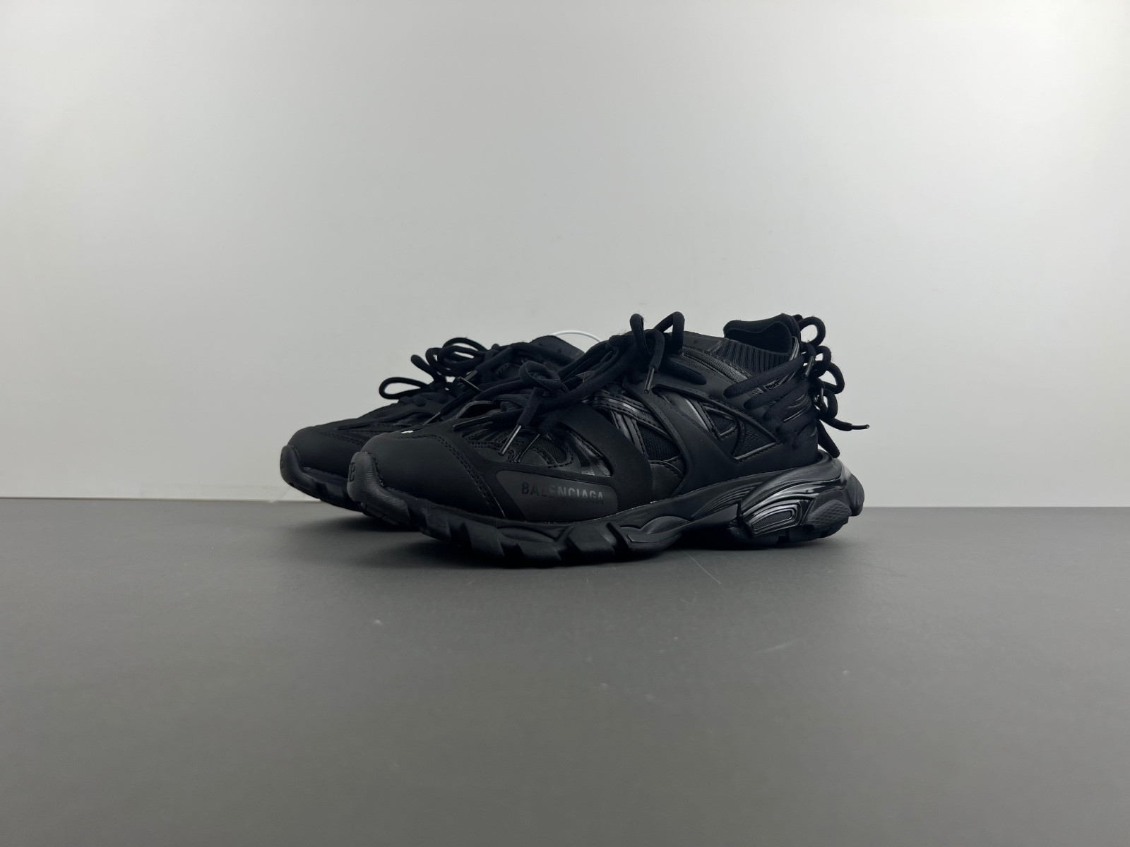 Ba*len*cia*ga black sport shoes ''track laces