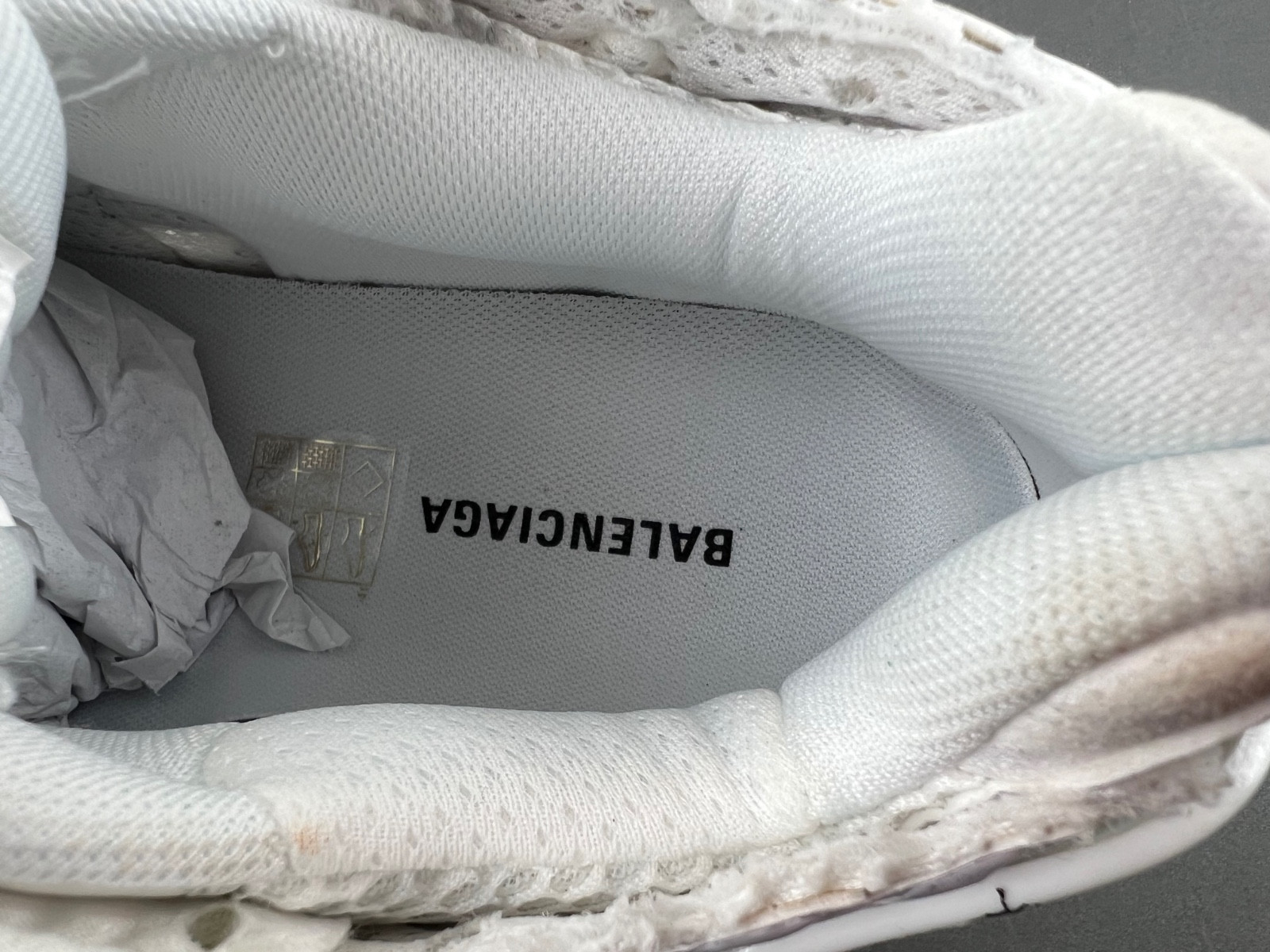 Ba*len*cia*ga runner graffiti sneaker in white/blue