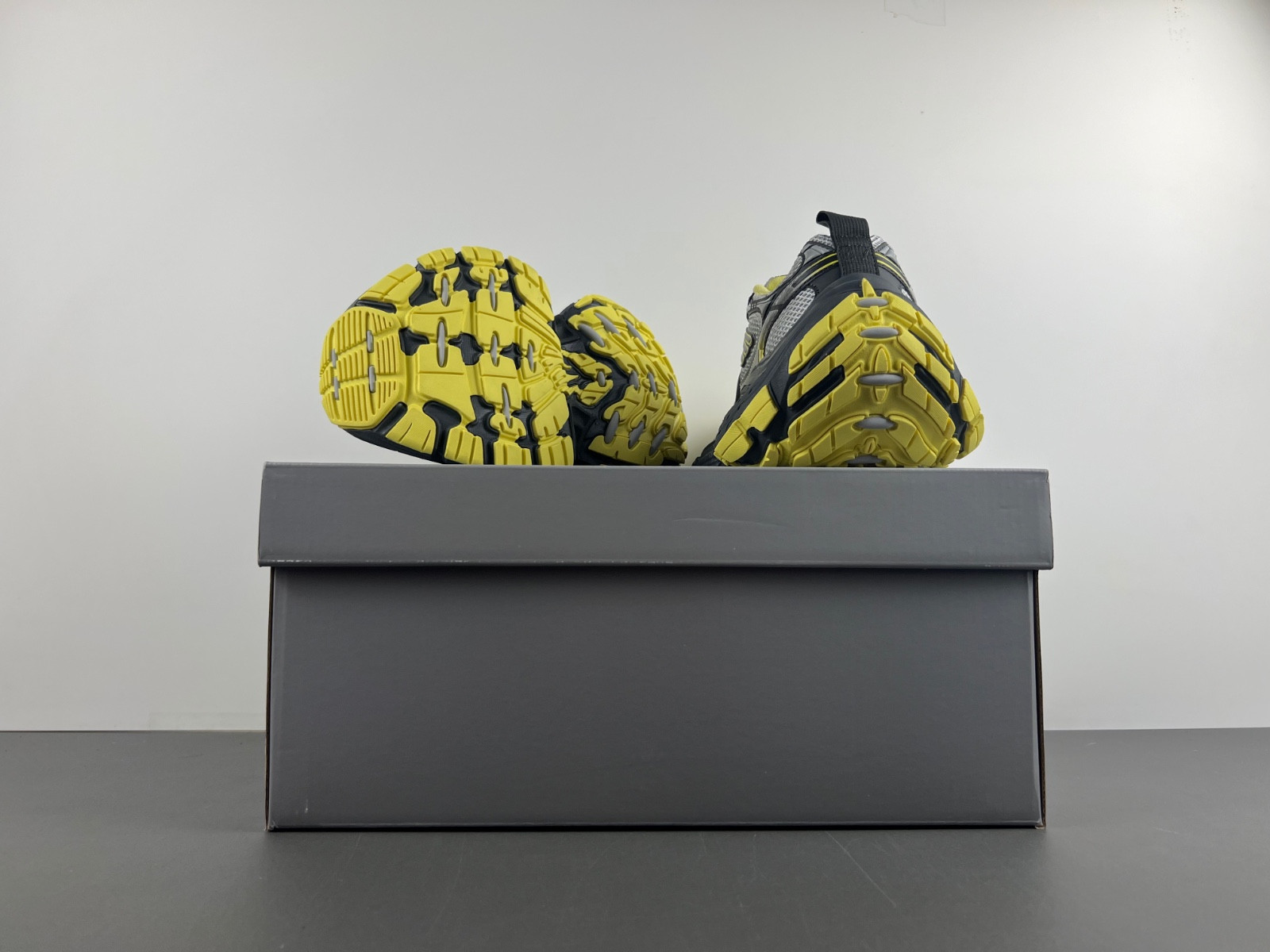 Ba*len*cia*ga 10xl sneaker in grey/yellow