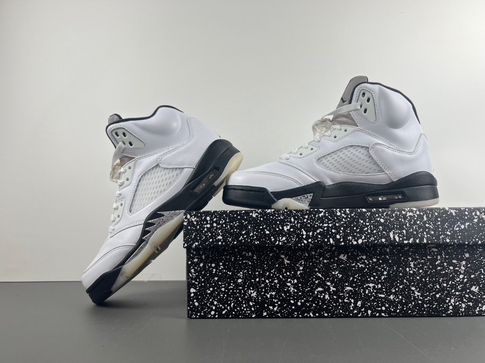 air jordan 5 white black dd0587-110