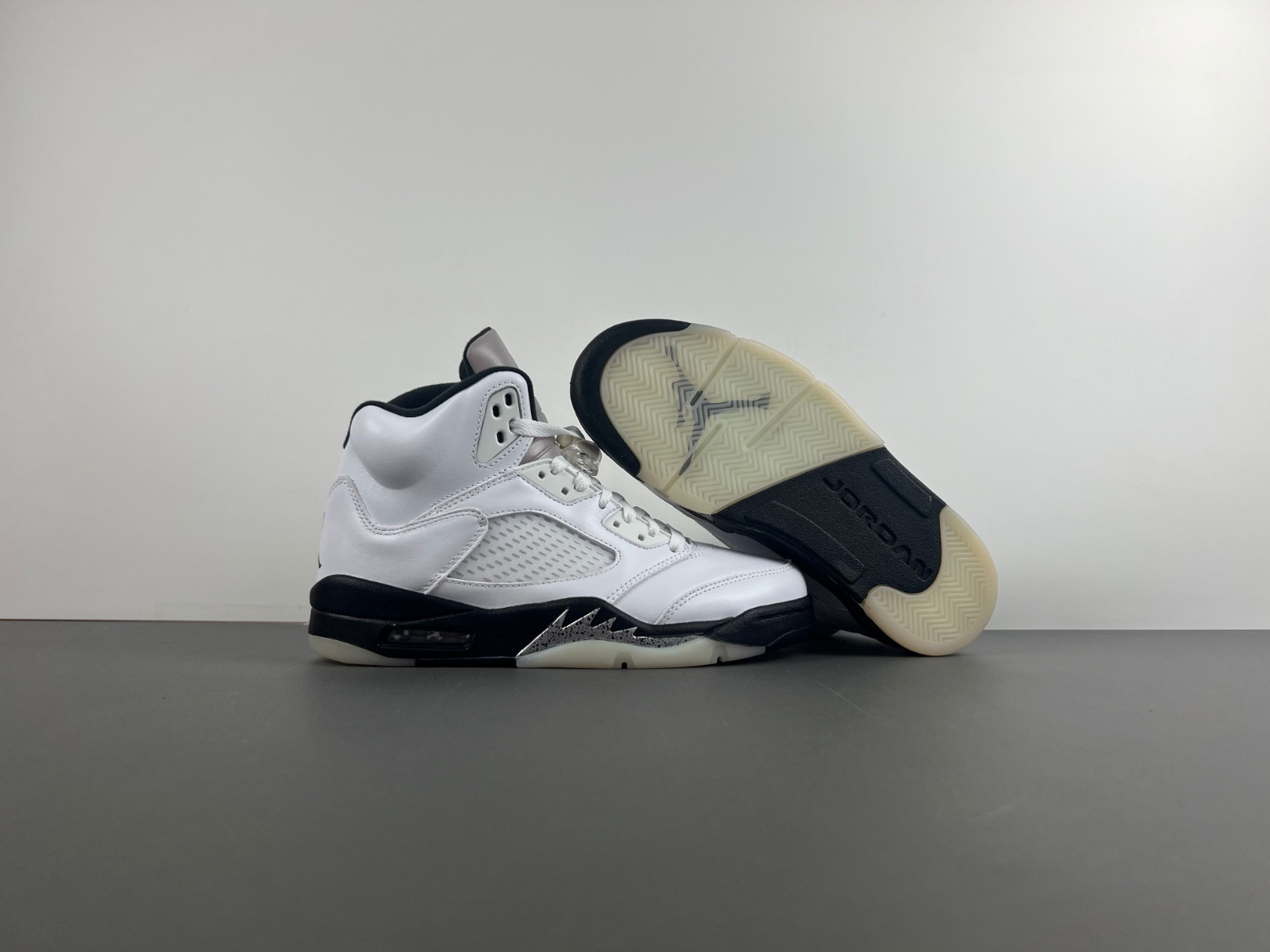 air jordan 5 white black dd0587-110