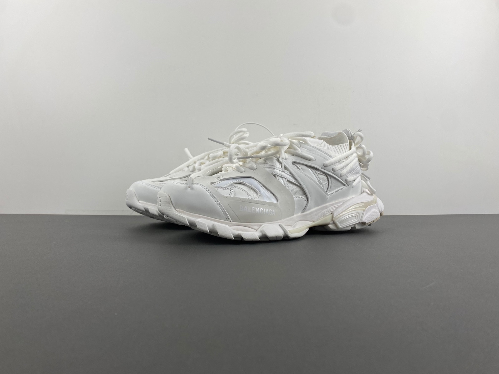 Ba*len*cia*ga white sport shoes ''track laces