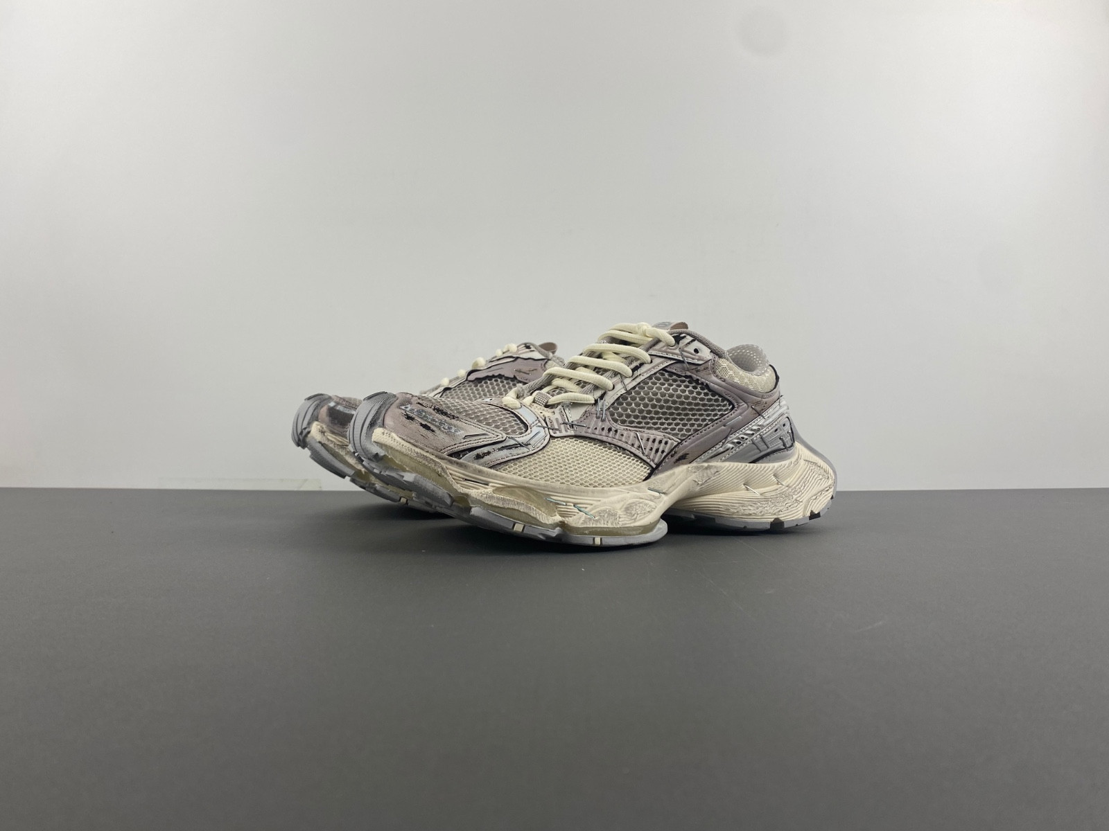 Ba*len*cia*ga women''s stapler sneaker in beige/grey