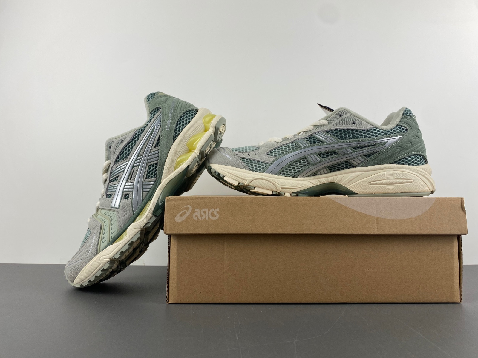 As*ic*s gel kayano 14 
