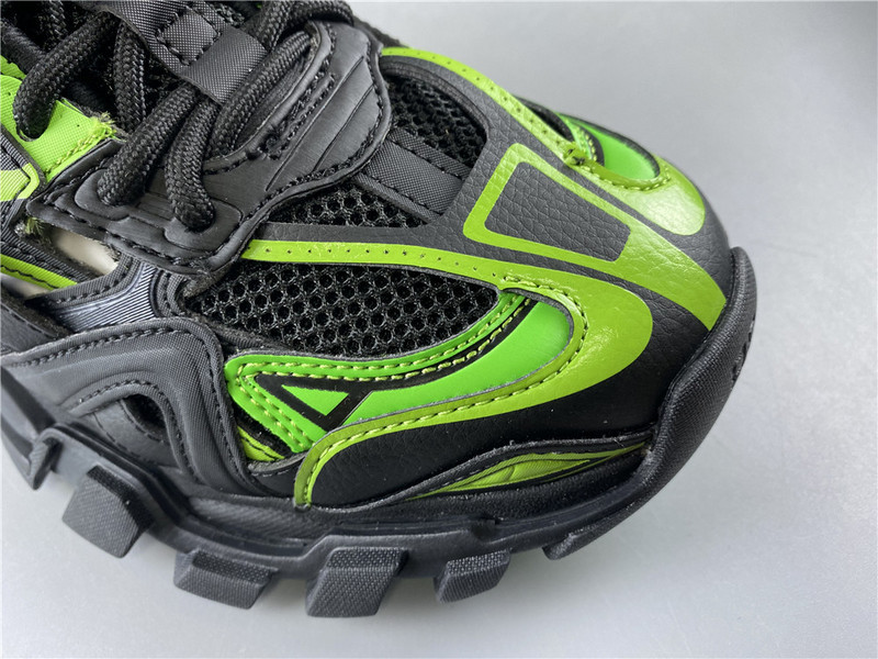 Ba*len*cia*ga track 4