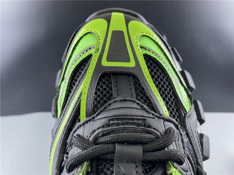 Ba*len*cia*ga track 4