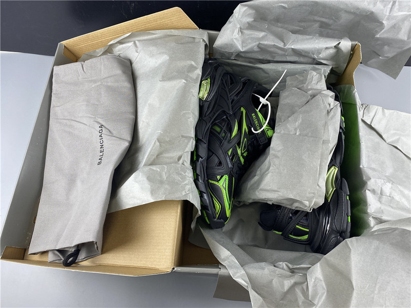 Ba*len*cia*ga track 4