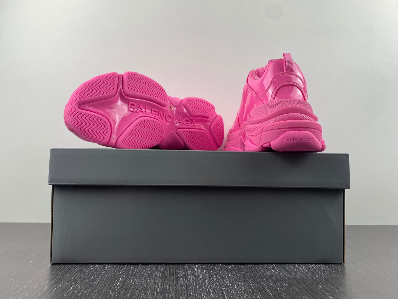 Ba*len*cia*ga triple s