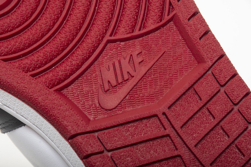 air jordan 1 retro high og black toe 555088-125