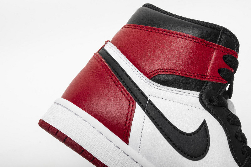 air jordan 1 retro high og black toe 555088-125