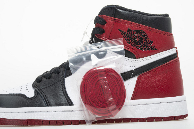 air jordan 1 retro high og black toe 555088-125