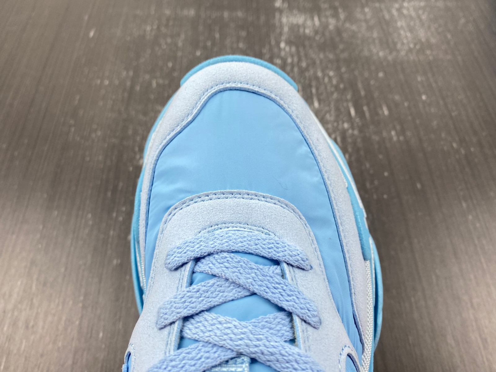 Ba*len*cia*ga triple s