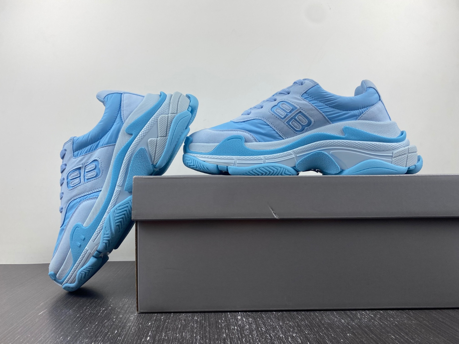 Ba*len*cia*ga triple s