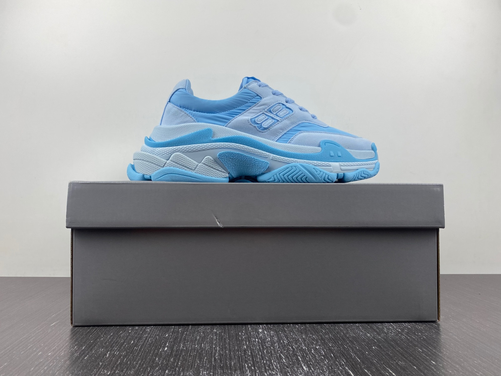 Ba*len*cia*ga triple s