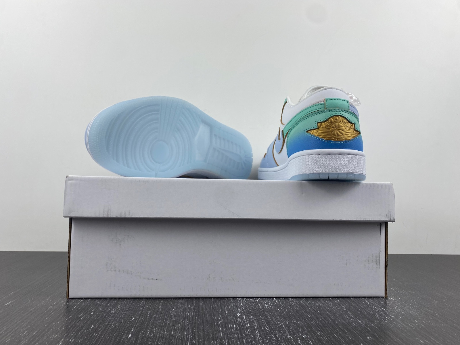 air jordan 1 low se emerald rise fn8899-131