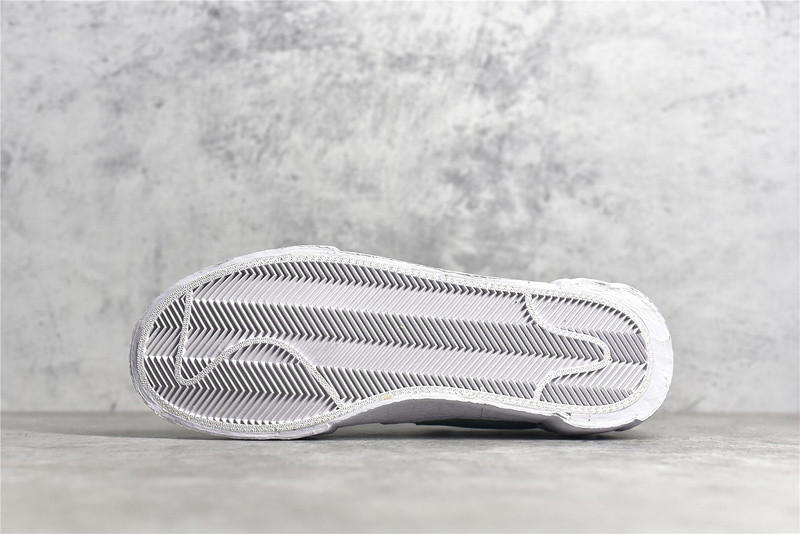 nike blazer low sacai medium grey classic green - dd1877-001