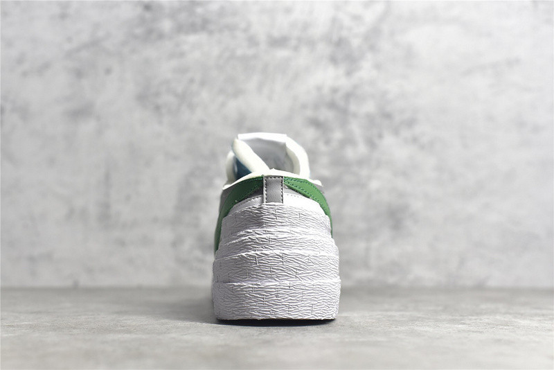 nike blazer low sacai medium grey classic green - dd1877-001