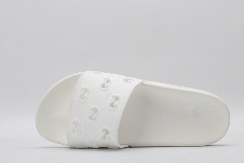 G*u*i slides all white