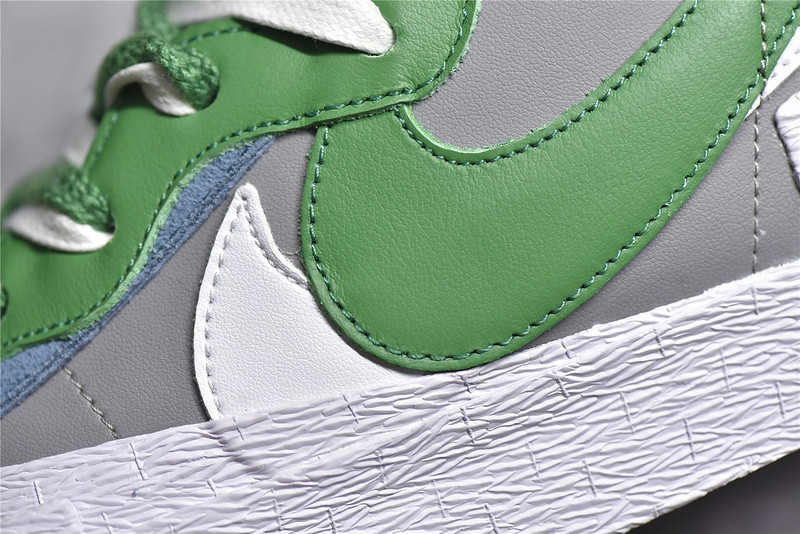 nike blazer low sacai medium grey classic green - dd1877-001