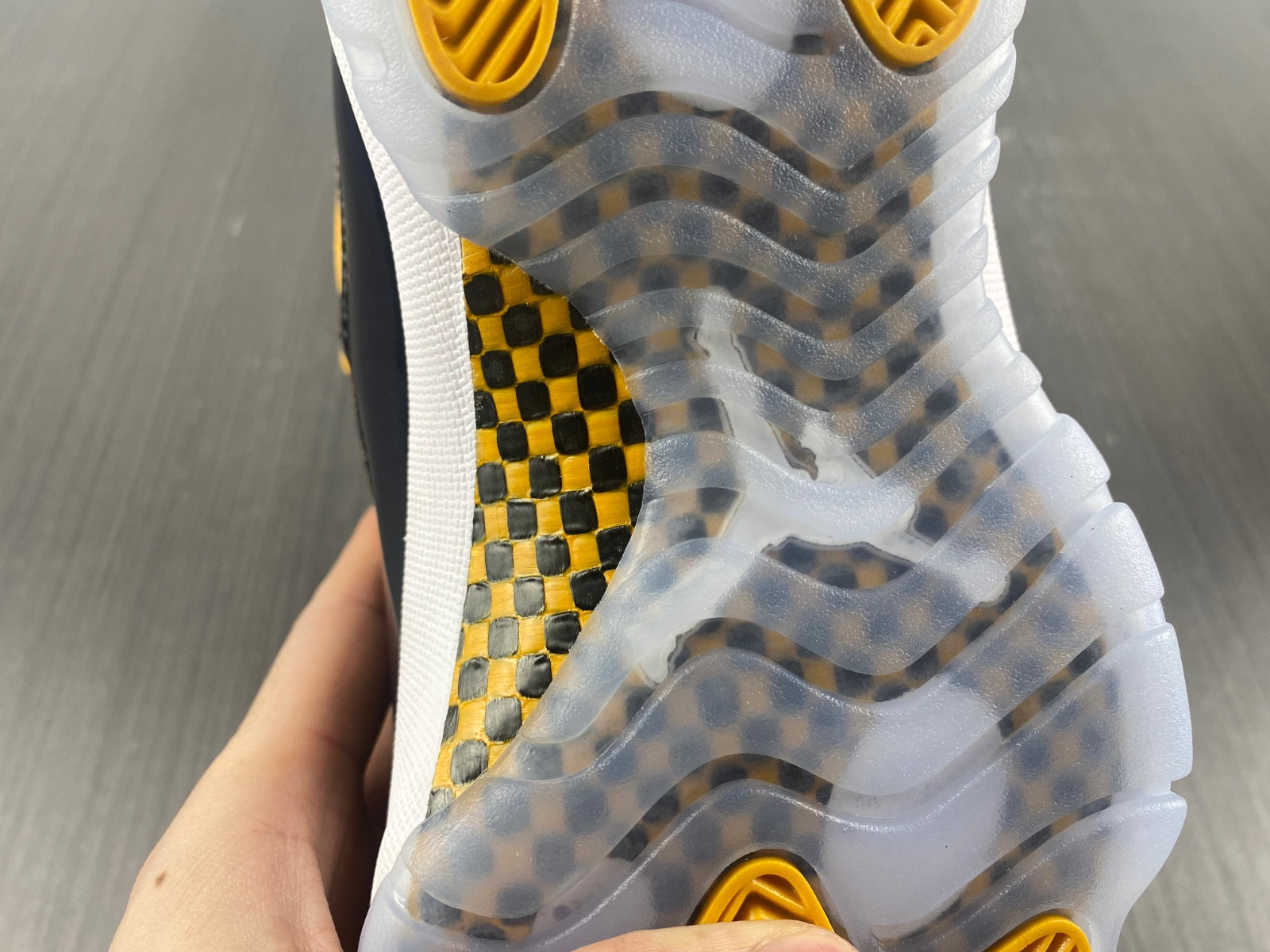 air jordan 11 retro black yellow white ct8012-118