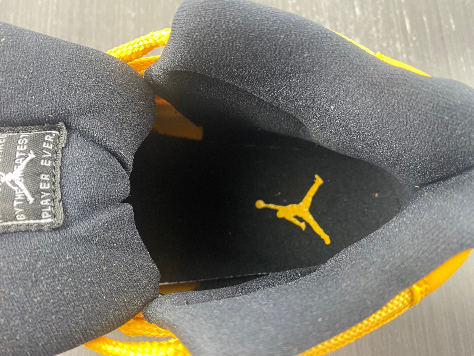 air jordan 11 retro black yellow white ct8012-118