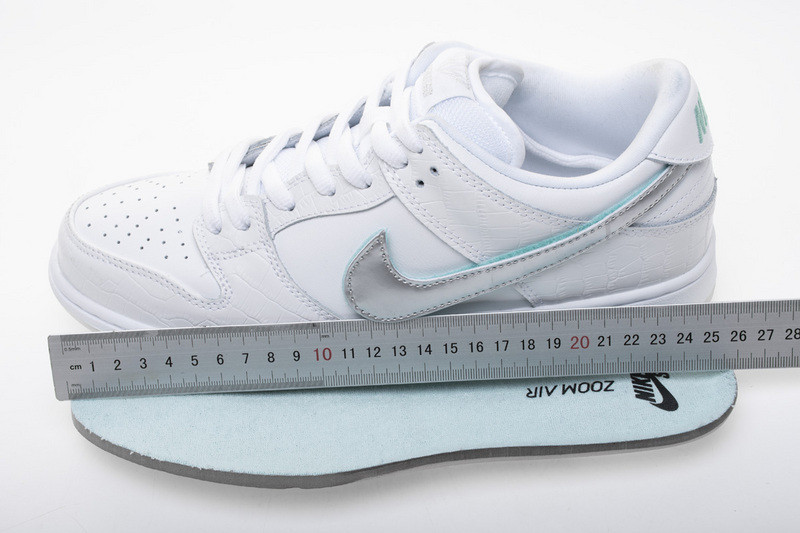 nike sb dunk low di*m*nd S*pply co white di*m*nd bv1310-100