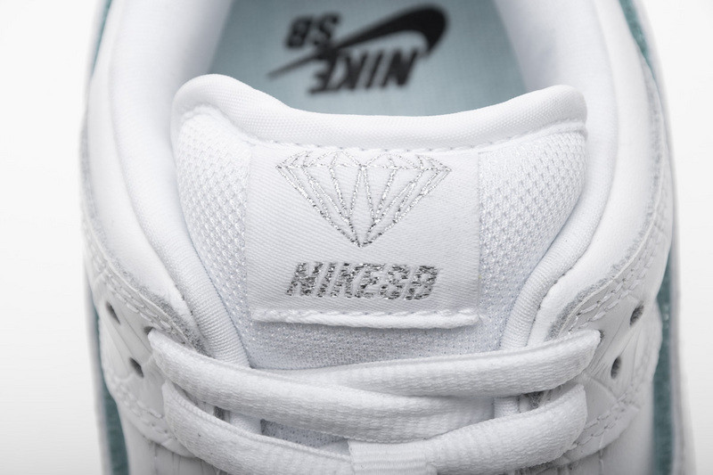 nike sb dunk low di*m*nd S*pply co white di*m*nd bv1310-100