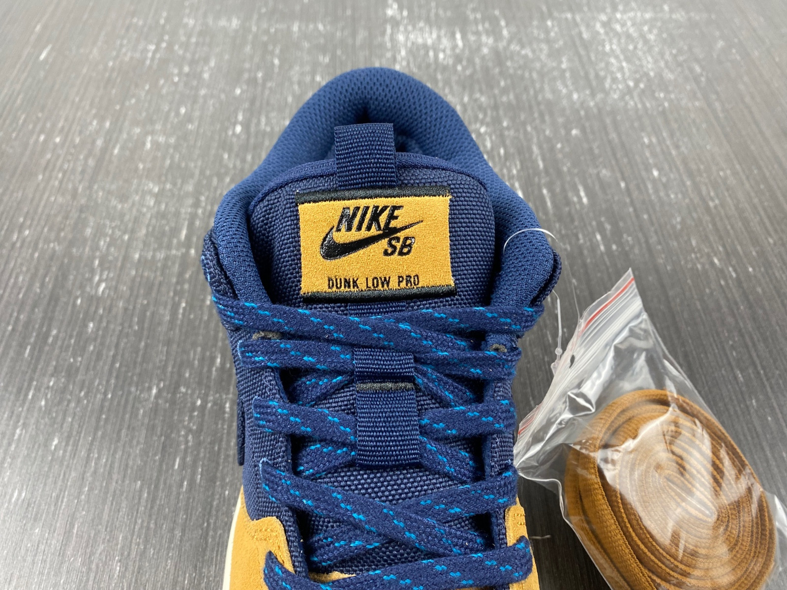 nike sb dunk low "midnight navy/ochre" dx6775-400