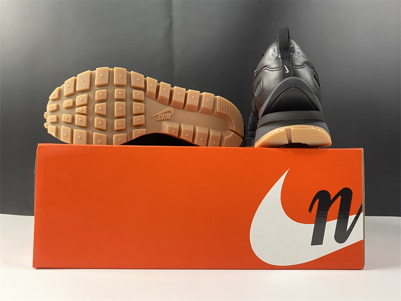 sacai x nike vaporwaffle dd1875-001