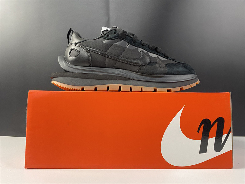 sacai x nike vaporwaffle dd1875-001