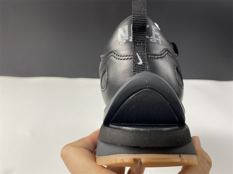 sacai x nike vaporwaffle dd1875-001