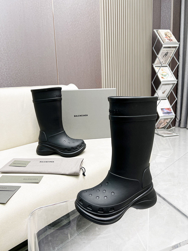 Ba*len*cia*ga croc rubber rain boots black