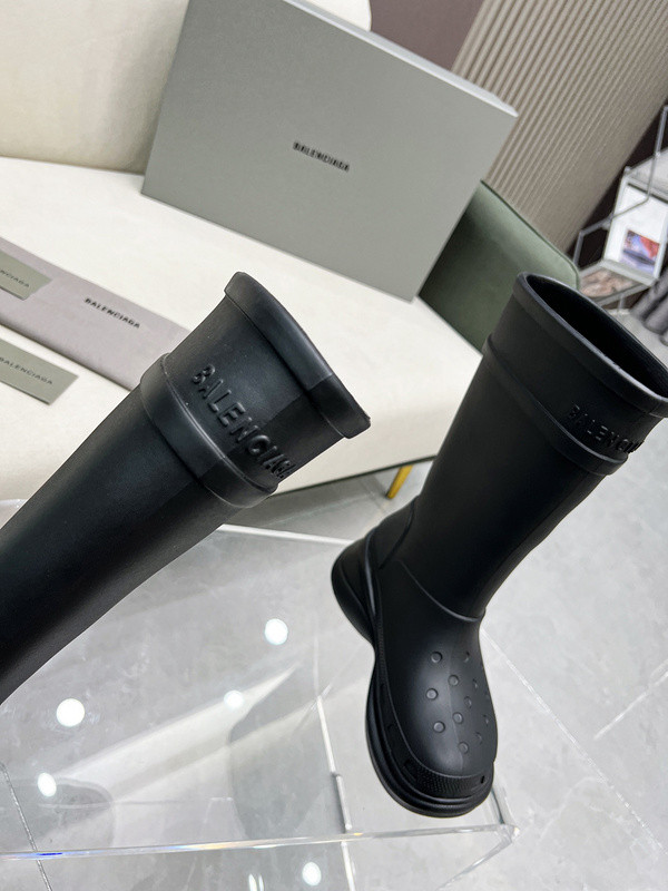 Ba*len*cia*ga croc rubber rain boots black