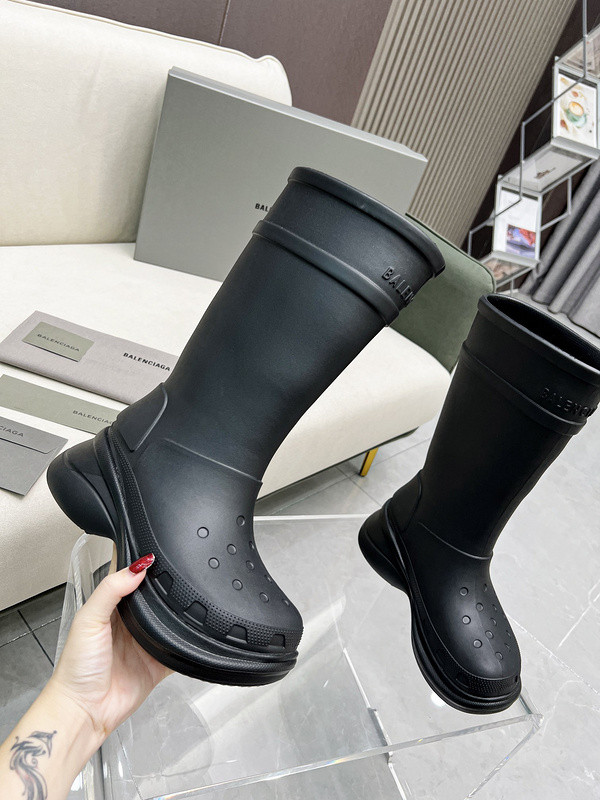 Ba*len*cia*ga croc rubber rain boots black
