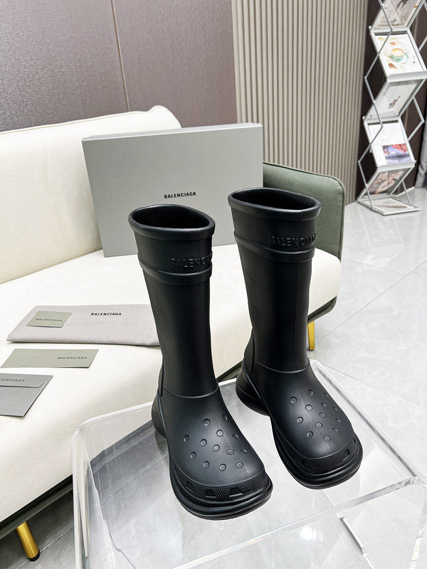 Ba*len*cia*ga croc rubber rain boots black