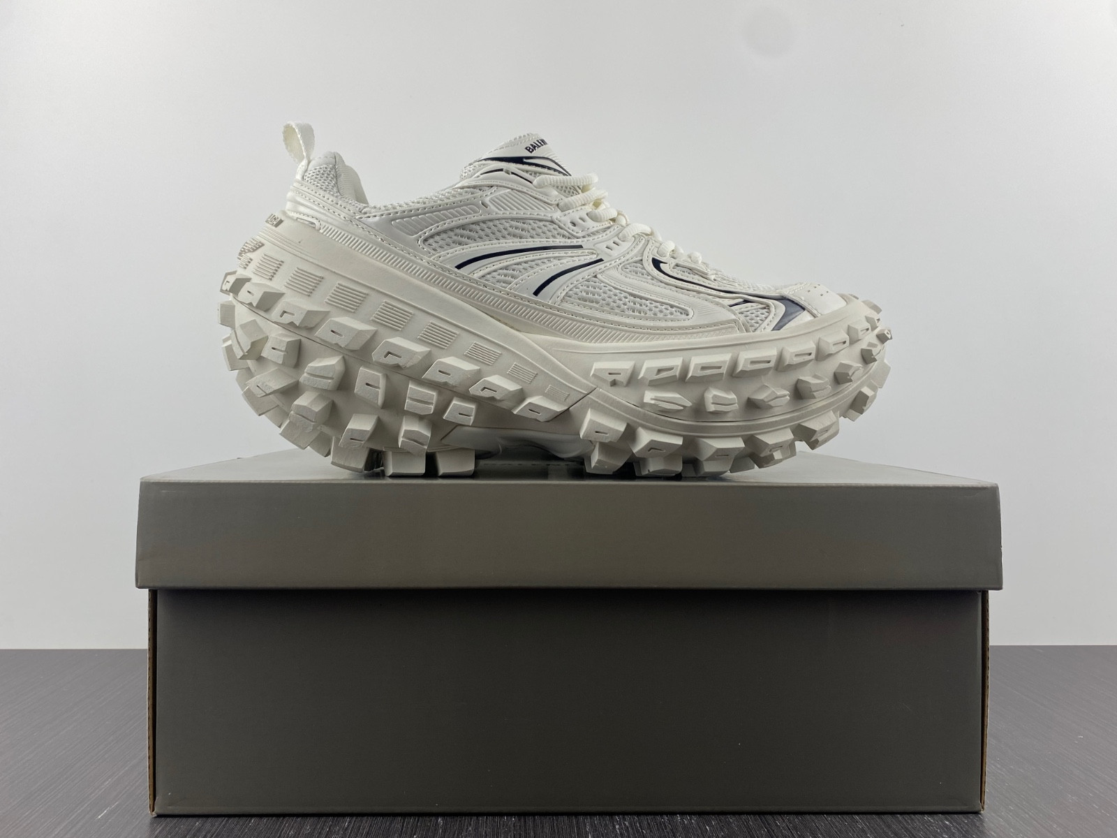 Ba*len*cia*ga defender sneaker