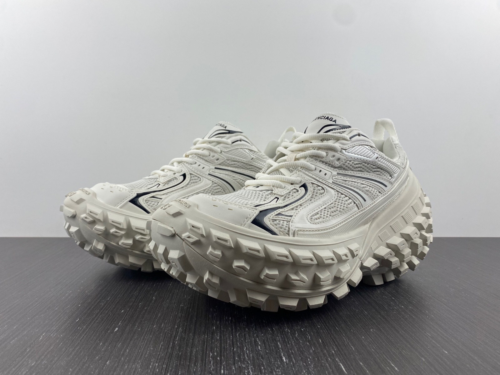 Ba*len*cia*ga defender sneaker