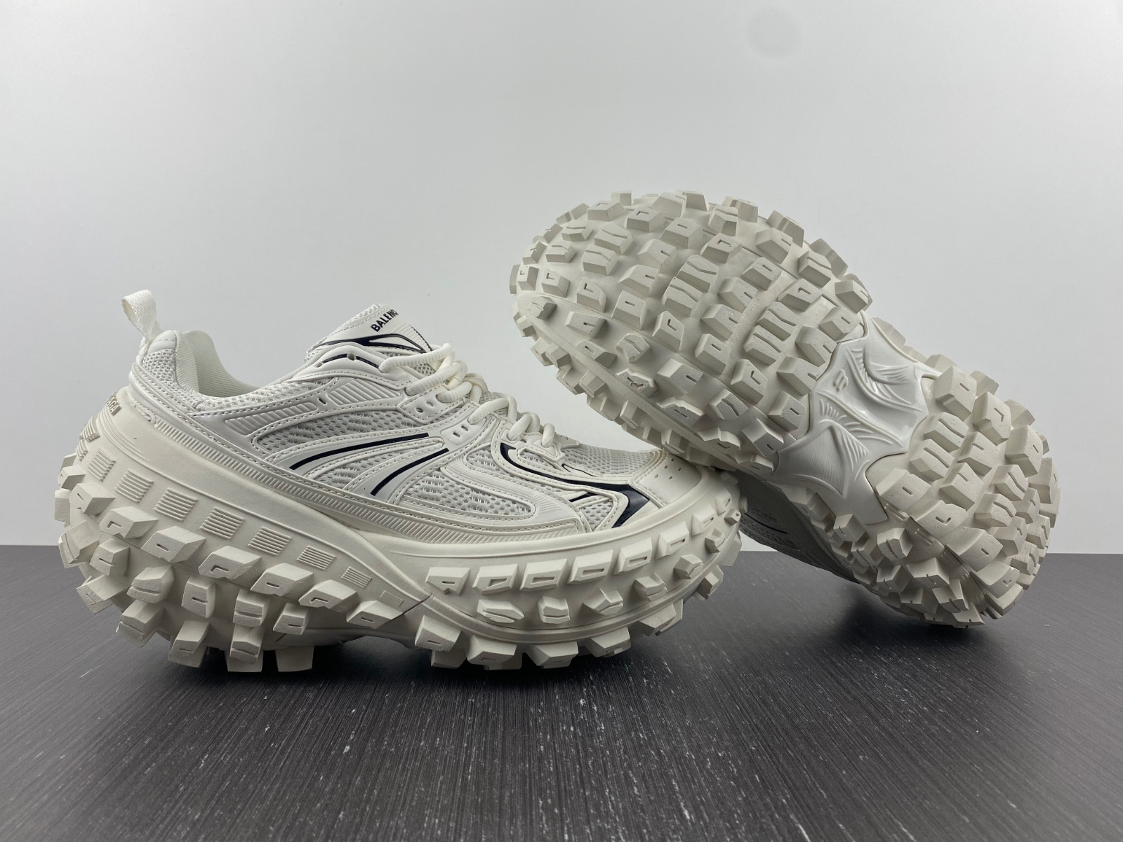 Ba*len*cia*ga defender sneaker