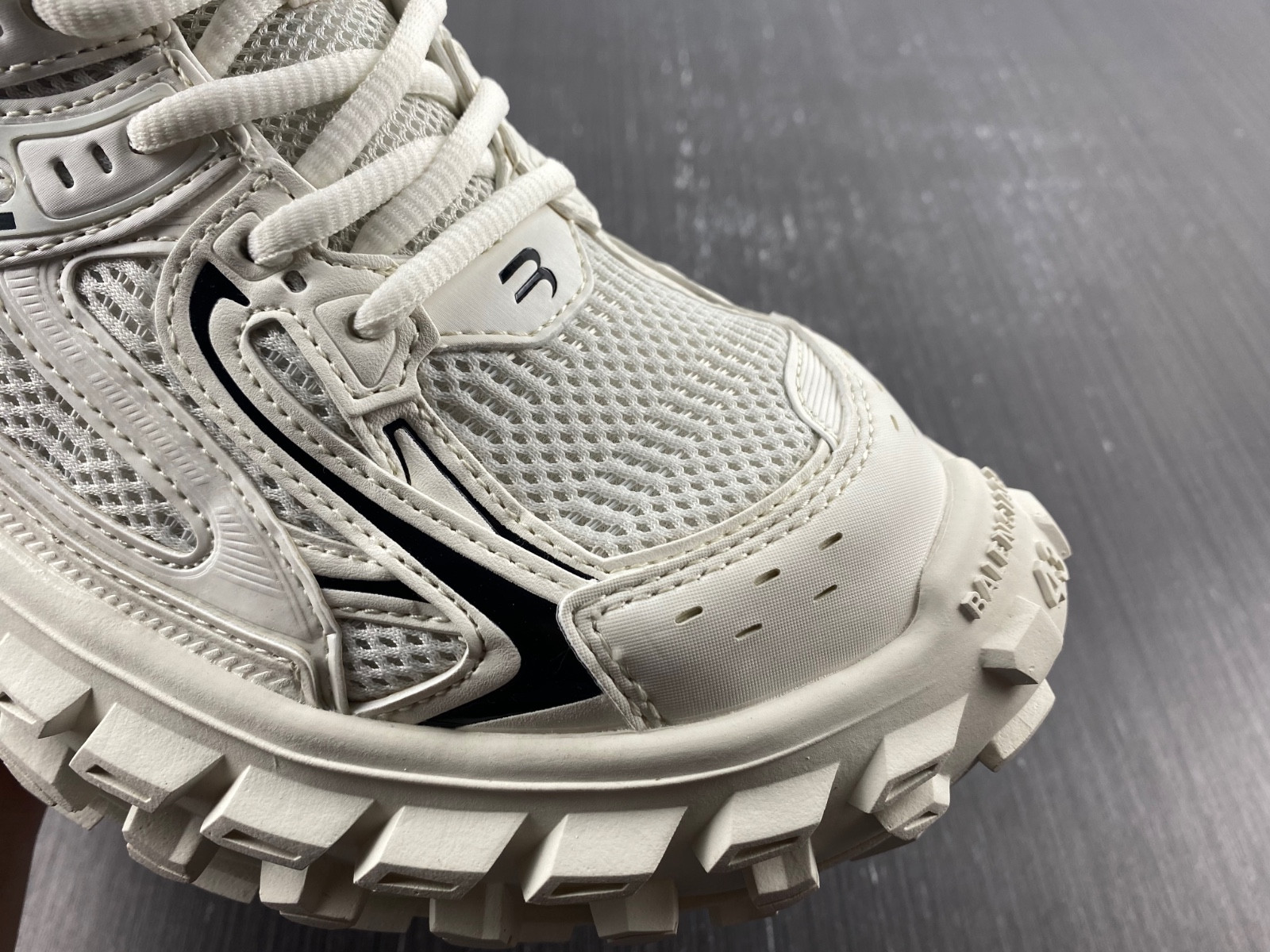 Ba*len*cia*ga defender sneaker