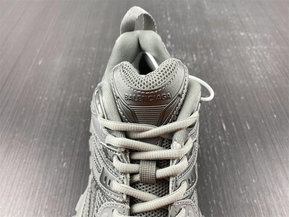 Ba*len*cia*ga defender sneaker