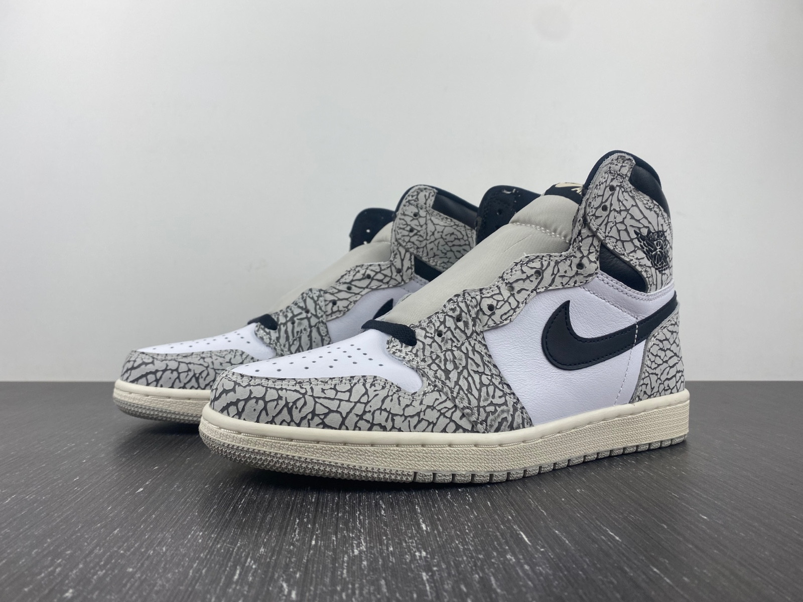 air jordan 1 white cement dz5485-052