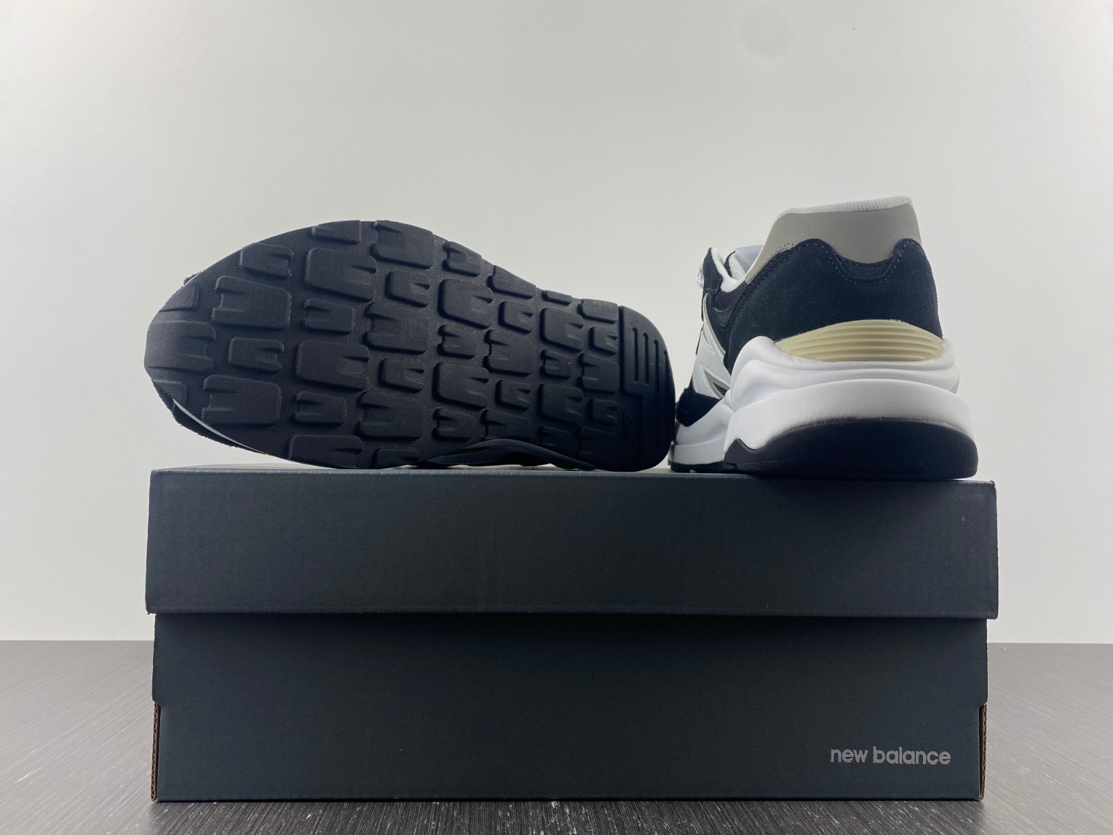 new Ba1an*e 57/40 team black - m5740cb