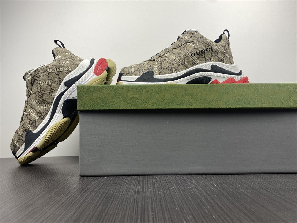 Ba*len*cia*ga triple s g*u*i sneaker