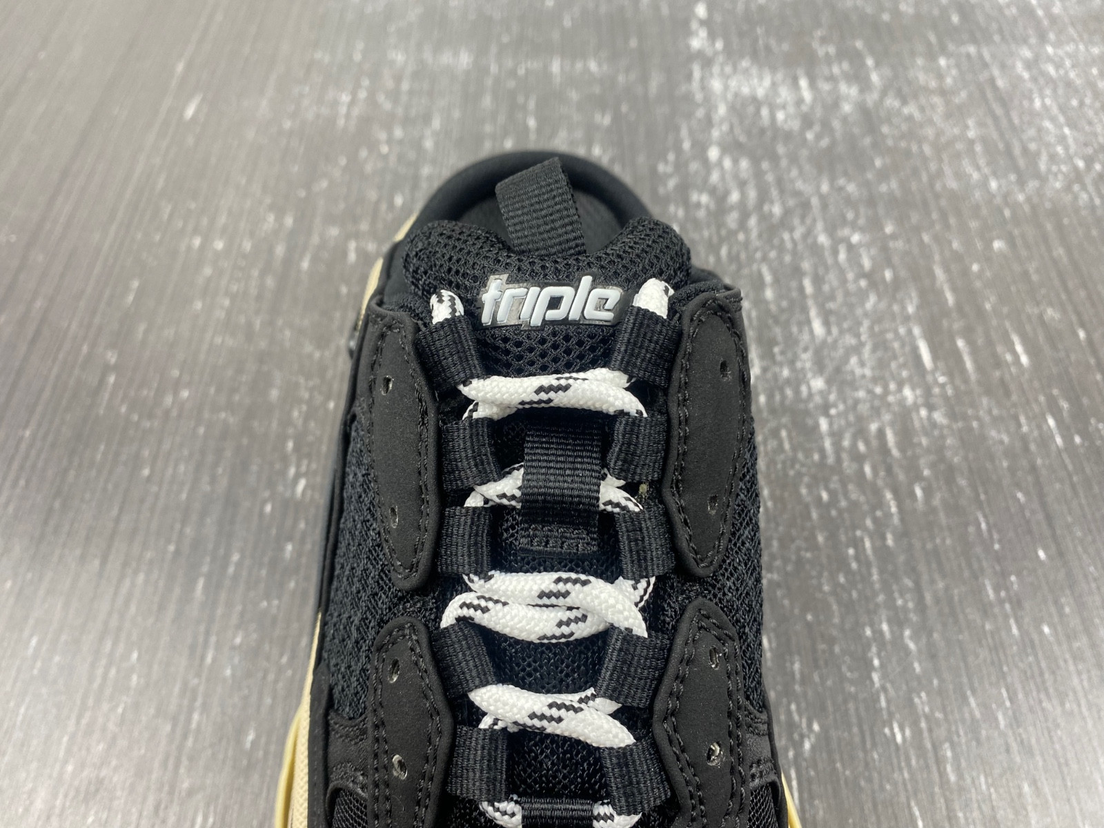 Ba*len*cia*ga triple s