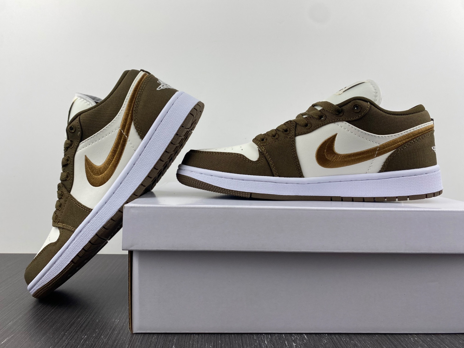 jordan 1 low se light olive (w) - dv0426-301