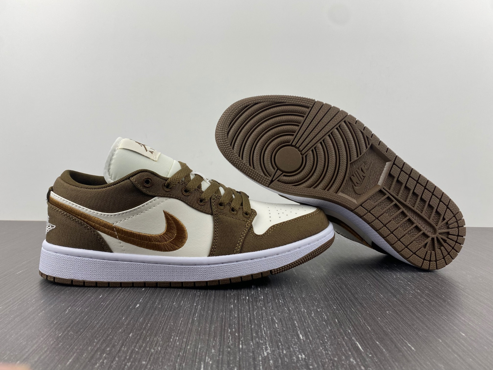 jordan 1 low se light olive (w) - dv0426-301