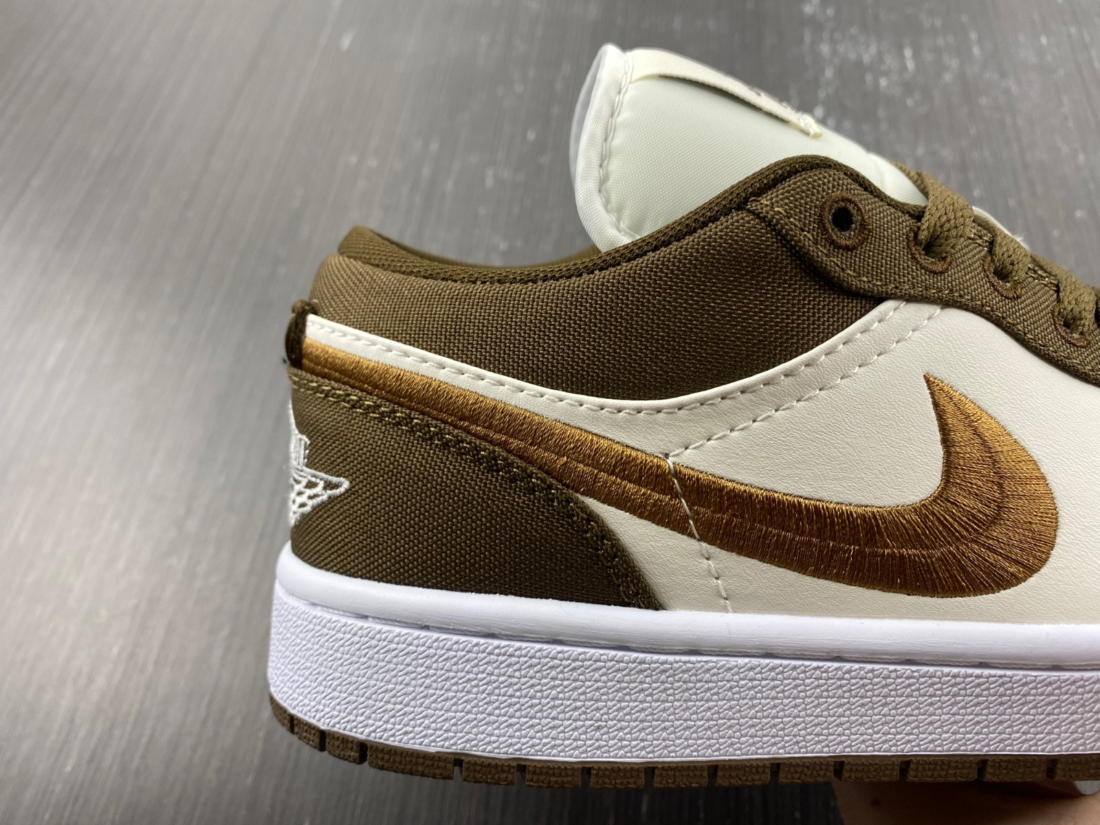 jordan 1 low se light olive (w) - dv0426-301